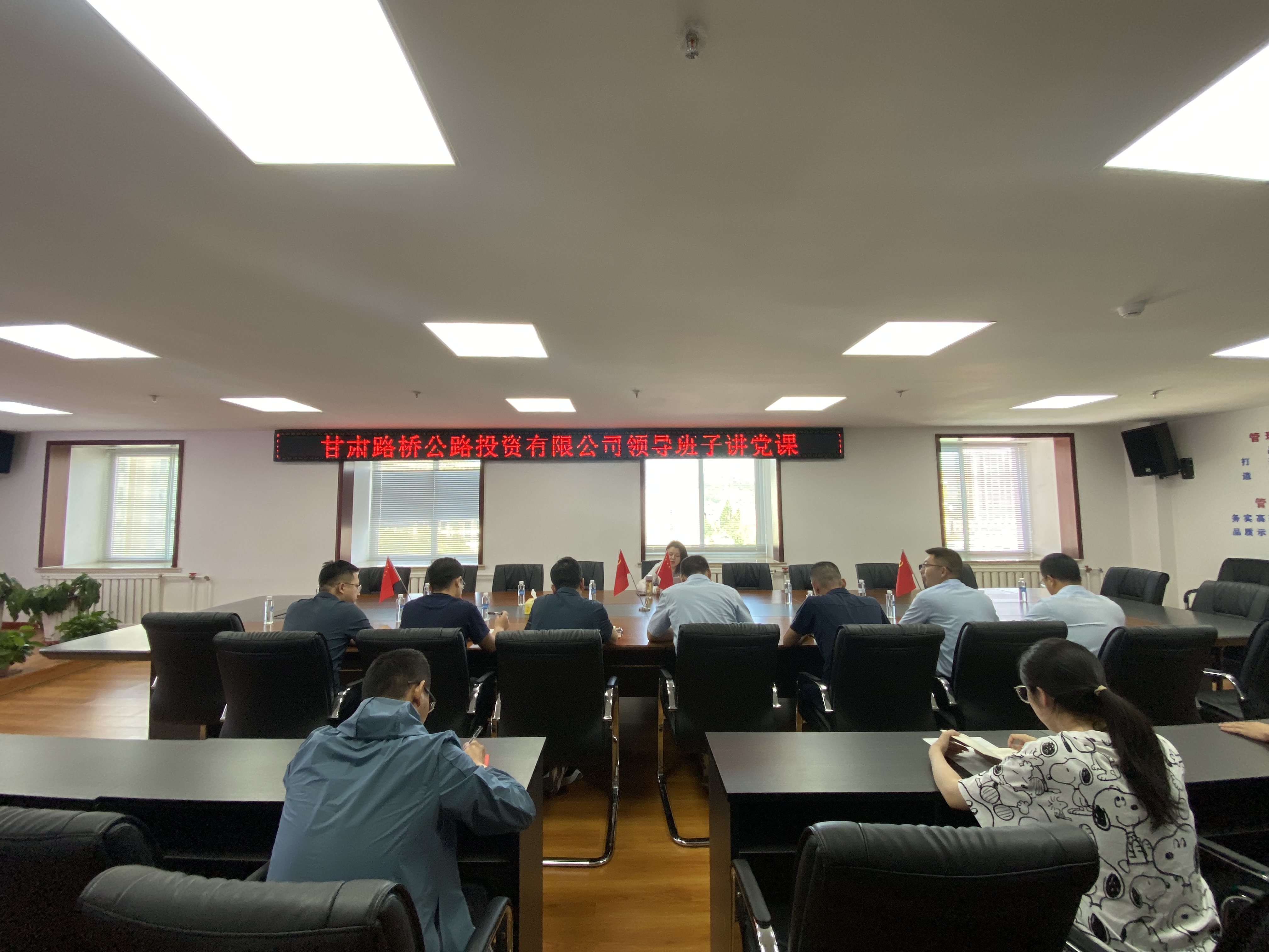 照片2(1).jpg 照片2(1).jpg